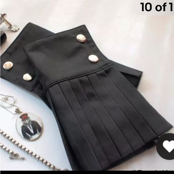 Women's Flared Ruffle Wrist Cuffs - Picture 1 of 3